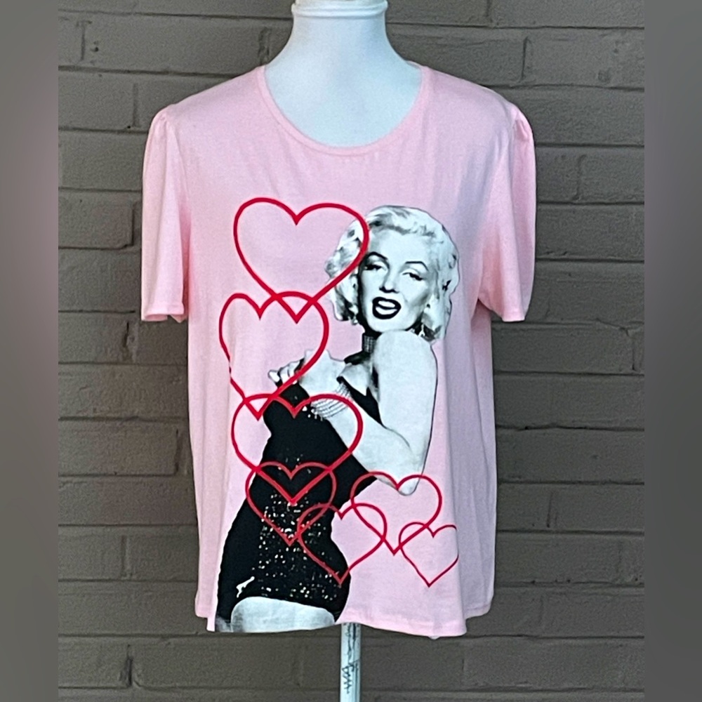 Marilyn Monroe pink top L
